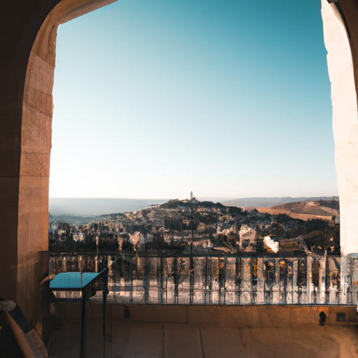 תמונה המציגה את הנוף הציורי של ירושלים ממרפסת המלון